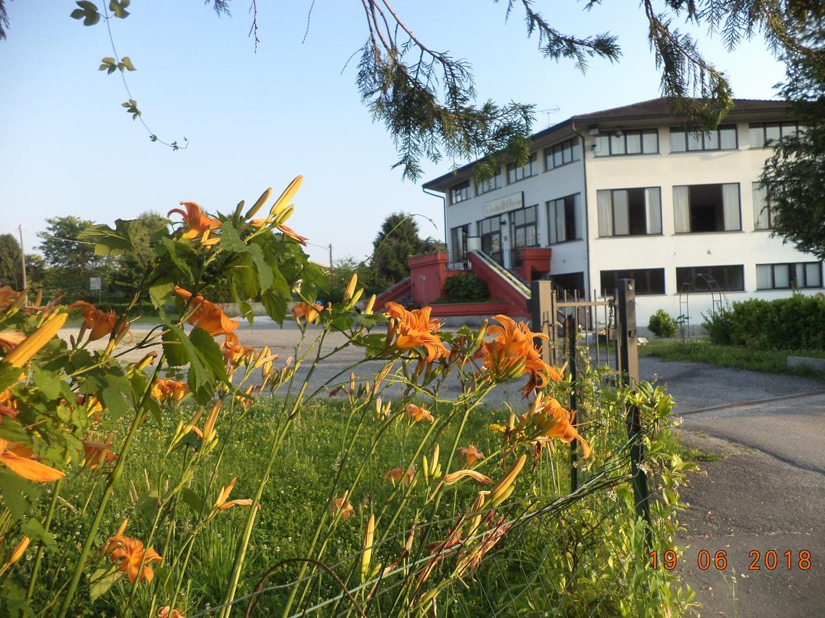 Cristal Lake Affittacamere Ispra Exterior foto